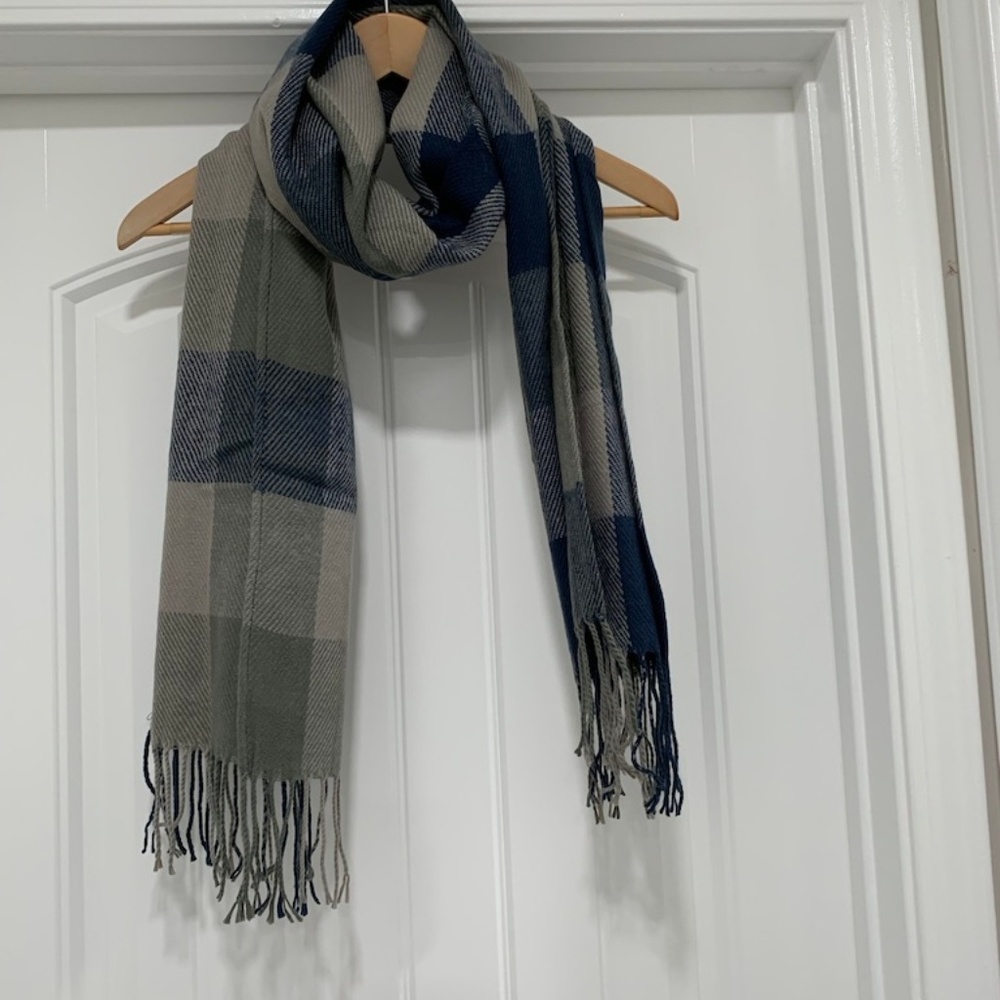 Blue & grey plaid scarf